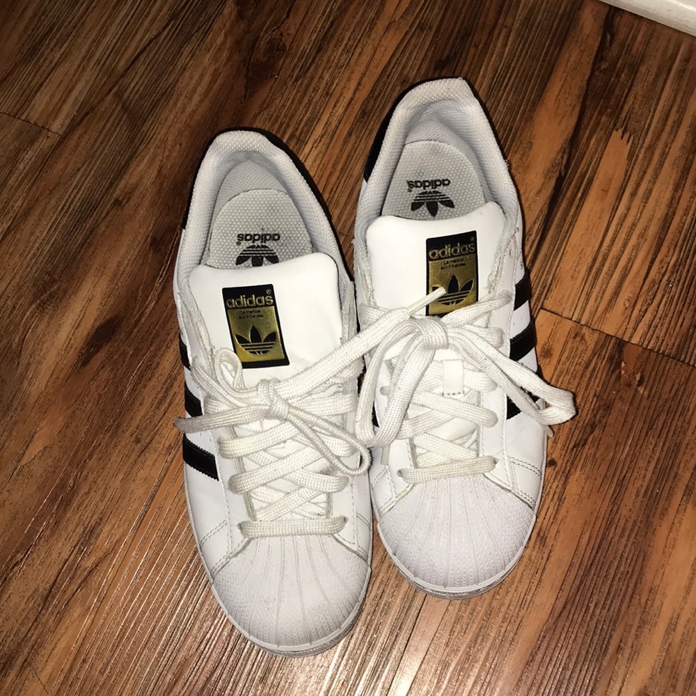 Adidas Superstars👣